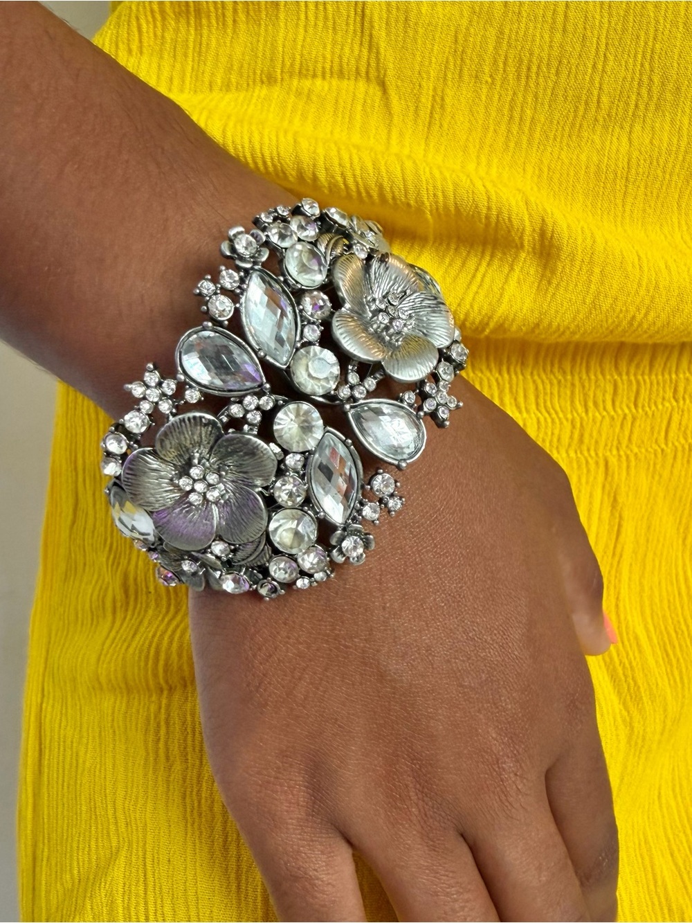 Vintage y2k Elegant Floral Crystal Cuff Bracelet